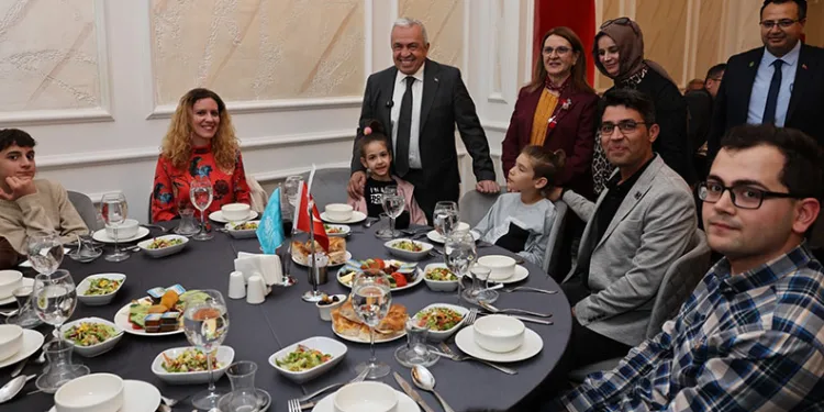 “Şehit aileleri ve gazilerimizin her daim yanındayız”