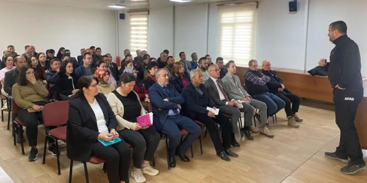 Virajı alamadı, karşı şeride geçerek taksiye çarptı