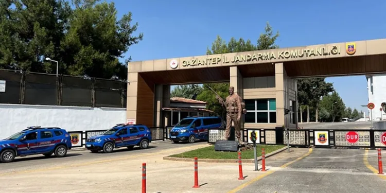 Bayburt’ta bir miktar uyuşturucu madde ve bir adet ruhsatsız tabanca ele geçirildi