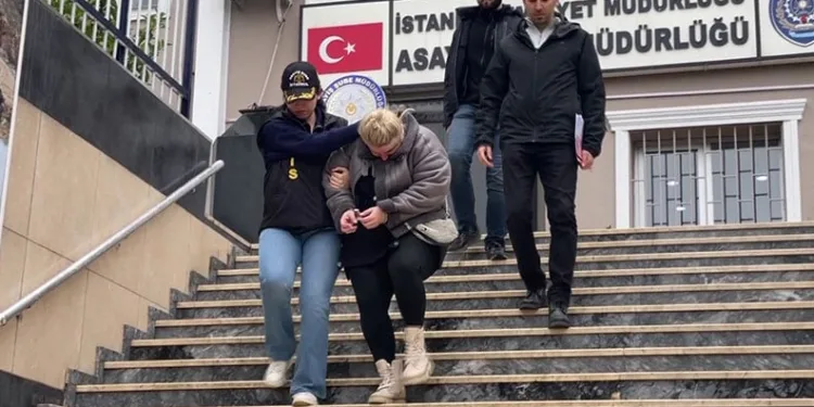 Ümraniye’de kuyumcudan 100 bin liralık altın bileklik çalan kadın yakalandı