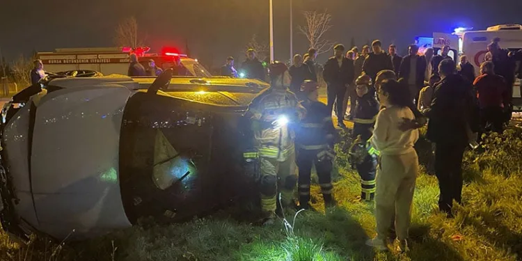 Bursa’da otomobil takla attı: 2 yaralı