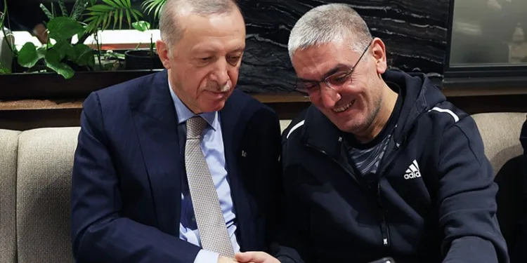 Cumhurbaşkanı Erdoğan gençlerle kafede bir araya geldi