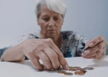 Emekli bayram ikramiyesi 4 bin TL’ye çıkarıldı