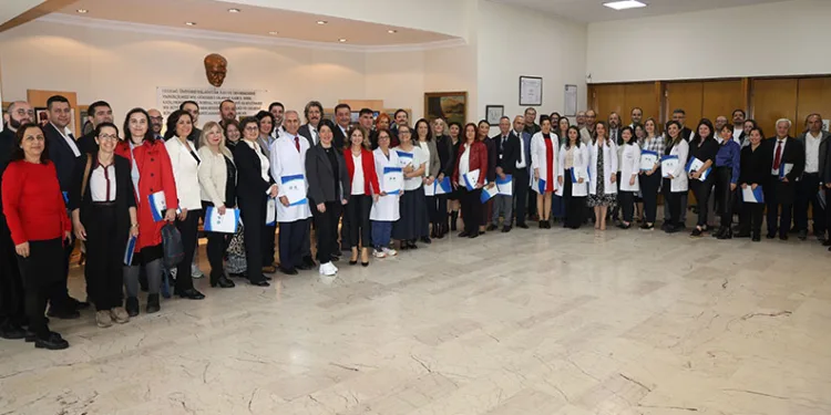 Başarılı akademisyenler ödüllendirildi