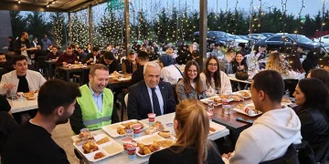 Şadi Özdemir gençlerle iftarda buluştu