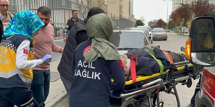 Talihsiz işçi iskelenin devrilmesi sonucu yaralandı
