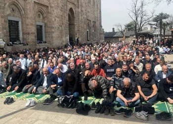 Ramazanın son cumasında Ulucami doldu taştı