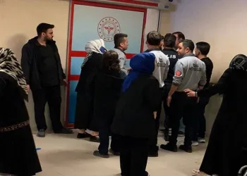 Bursa’da çocuklar kapı kapı bayramlaştı