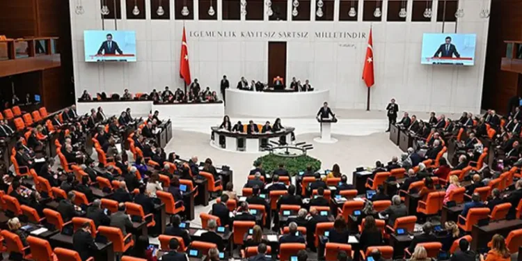 “Yarınları karartmak isteyenlere geçit yok”