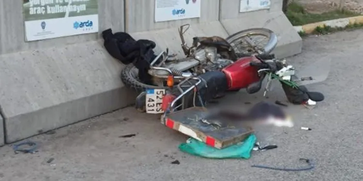 Bağcılar’da motosikleti şüpheliler iki kişiye silahlı saldırı düzenledi: 1 ölü, 1 yaralı