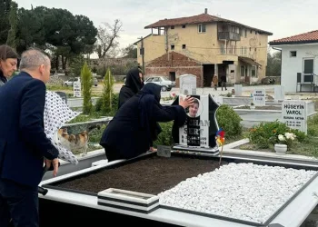 Bursa Valisi Ayyıldız, bayram öncesi çocukları ve büyükleri unutmadı