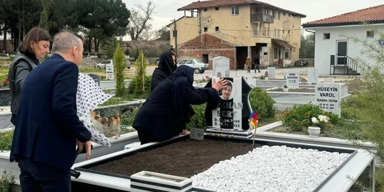 Bursa Valisi Ayyıldız, bayram öncesi çocukları ve büyükleri unutmadı
