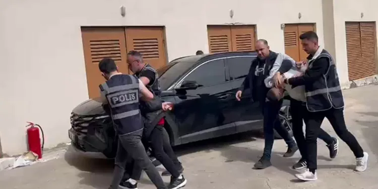 Üstü açık bırakılan çukur tehlike saçıyor