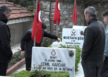 Bursa Valisi Ayyıldız, bayram öncesi çocukları ve büyükleri unutmadı