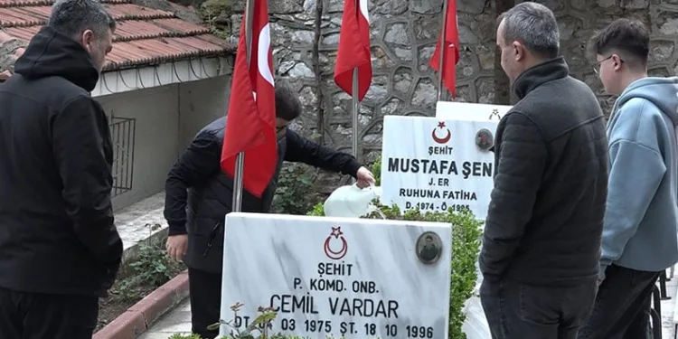 Bursa Valisi Ayyıldız, bayram öncesi çocukları ve büyükleri unutmadı