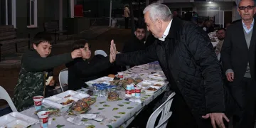 Şadi Özdemir Gökçe Mahallesi’nde iftara katıldı