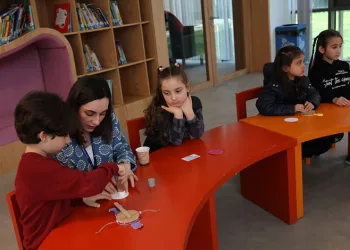 Minikler kendi ramazan davulunu yaptı