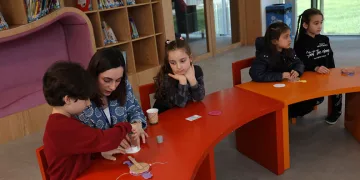 Minikler kendi ramazan davulunu yaptı