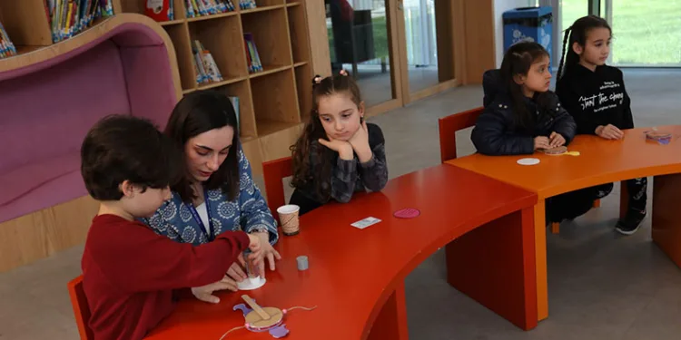 Minikler kendi ramazan davulunu yaptı