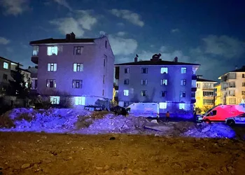 Boşanma aşamasındaki karısını tabancayla vurarak öldürdü
