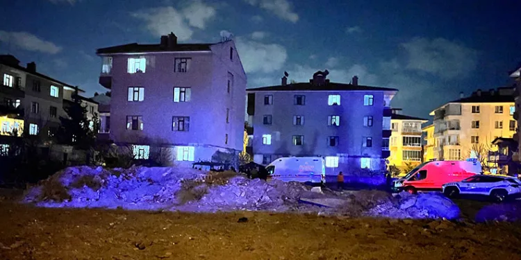 Boşanma aşamasındaki karısını tabancayla vurarak öldürdü