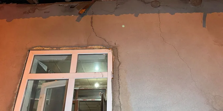 Irak’taki deprem Hakkari’yi salladı