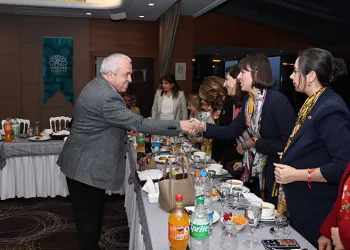 Şadi Özdemir kadınlarla iftarda buluştu