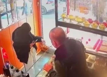 Sevgilisinin alamadığı altın tacı çaldı