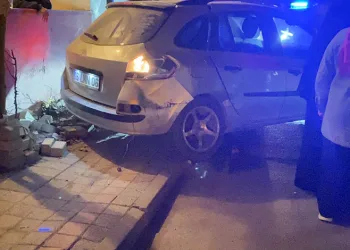 Bursa’da ticari araç ile otomobil çarpıştı: 5 yaralı