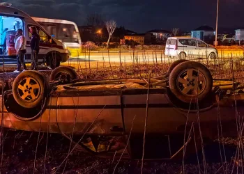 Bursa’da otomobil tarlaya uçtu: 1 yaralı