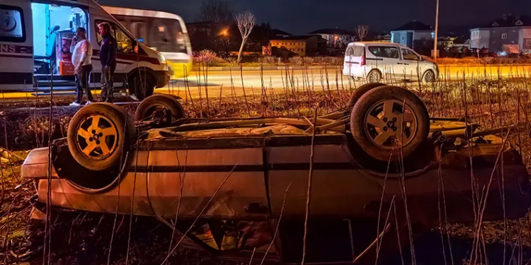 Bursa’da otomobil tarlaya uçtu: 1 yaralı