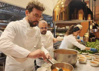 İtalyan şef Danilo, koruma altındaki çocuklarla iftarda buluştu