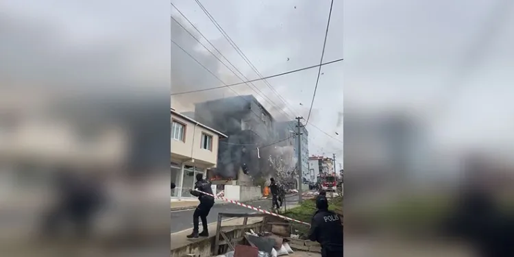 Kaza yapan araca yardım için durdu, arkadan motosiklet çarptı: 5 yaralı