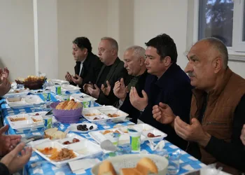 Erkan Aydın vatandaşlarla iftar yaptı