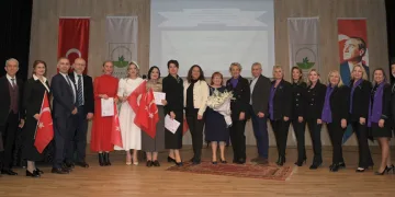 Kahraman hekimlerin hayatını meslektaşları teatral oyunla anlattı