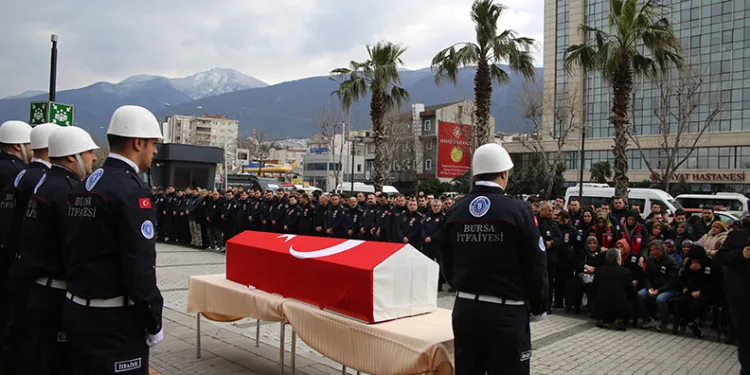 Bursa’da hayatını kaybeden genç itfaiyeci için tören düzenlendi