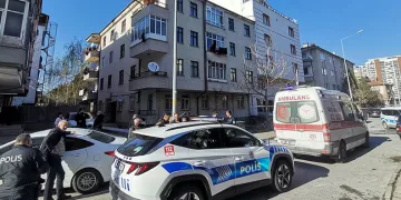 Genç kız annesini defalarca bıçaklayarak öldürdü
