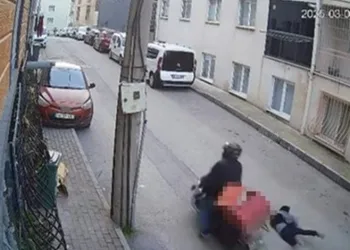 Bursa’da yola fırlayan çocuğa motosikletli kurye çarptı