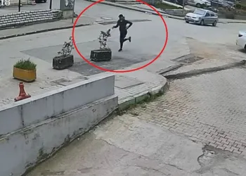 Bursa’da bir kişinin yaralandığı silahlı saldırı anı kamerada