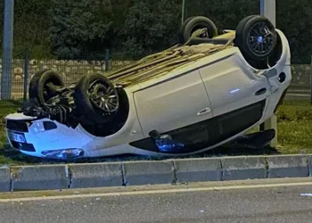 Bursa’da takla atan otomobildeki 2 kişi yaralandı