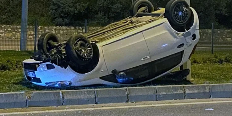 Bursa’da takla atan otomobildeki 2 kişi yaralandı