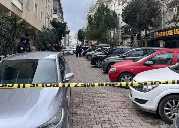 Eşi ve 3 çocuğunu silahla vurarak öldürdü