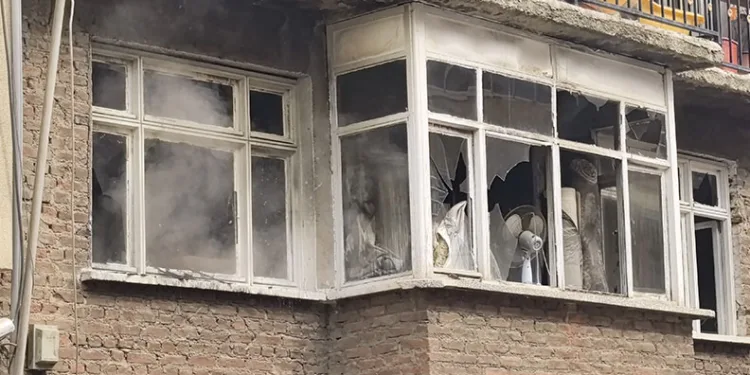 İnegöl’de 2 katlı ev alevlere teslim oldu