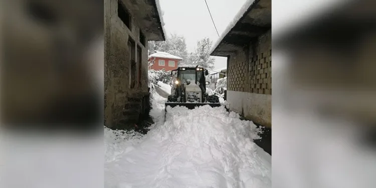 Trabzon’da 124 mahalle yolu kar nedeniyle ulaşıma kapandı