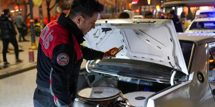 Üstü açık bırakılan çukur tehlike saçıyor