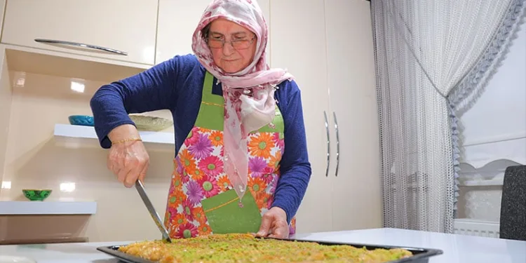 Beypazarı’nın 80 katlı baklavası için bayram mesaisi başladı