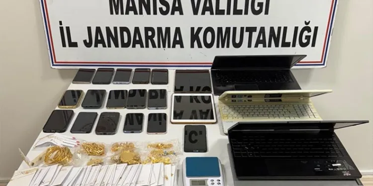 Otomobille çarpışan motosikletlinin metrelerce sürüklendiği kaza kamerada