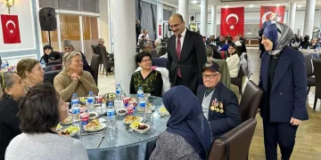 Gelibolu Kaymakamı, şehit ve gazi aileleriyle iftarda buluştu