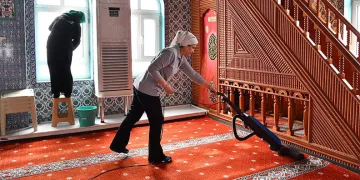 Fidanlar çocukların elinde toprakla buluştu