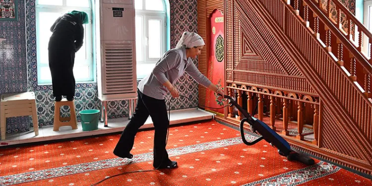 Fidanlar çocukların elinde toprakla buluştu